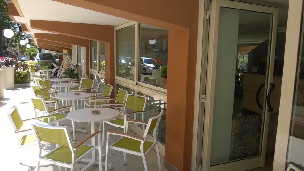 Hotel Tre Assi Rimini Exterior foto